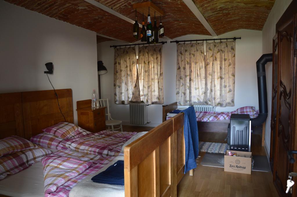 Bagolyvar Fogado- Ujfalusy Marton Vendeghaz Zirc Exterior foto