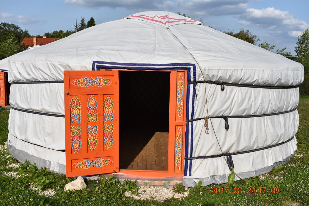 Bagolyvar Fogado- Ujfalusy Marton Vendeghaz Zirc Exterior foto